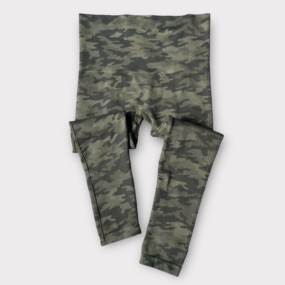 SPANX Cropped Leggings Sage Green Camouflage Size Medium